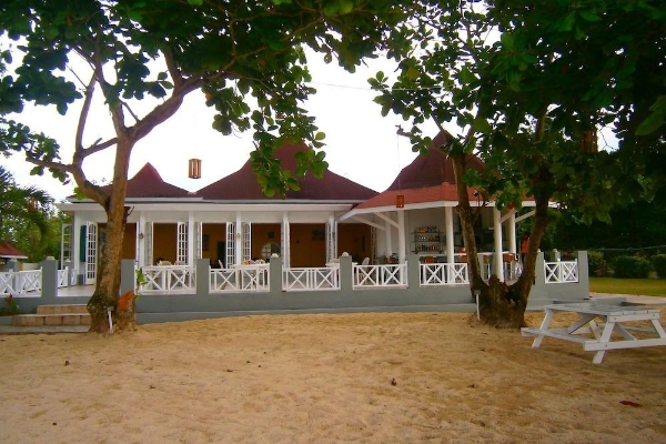Hotel Coral Seas Beach Resort (Whitehall)